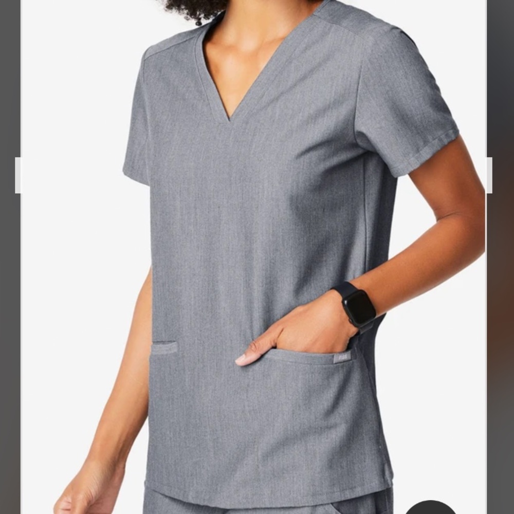 FIGS Technical Collection 3 pocket scrub top-small